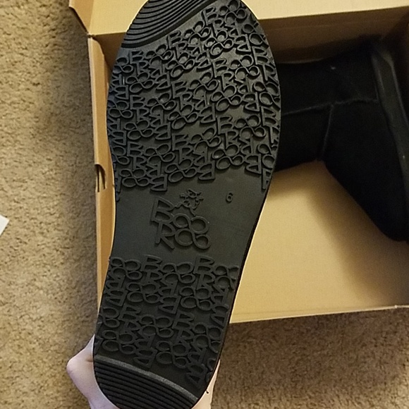 Authentic NIB BooRoo sheep wool black boots - Picture 2 of 6